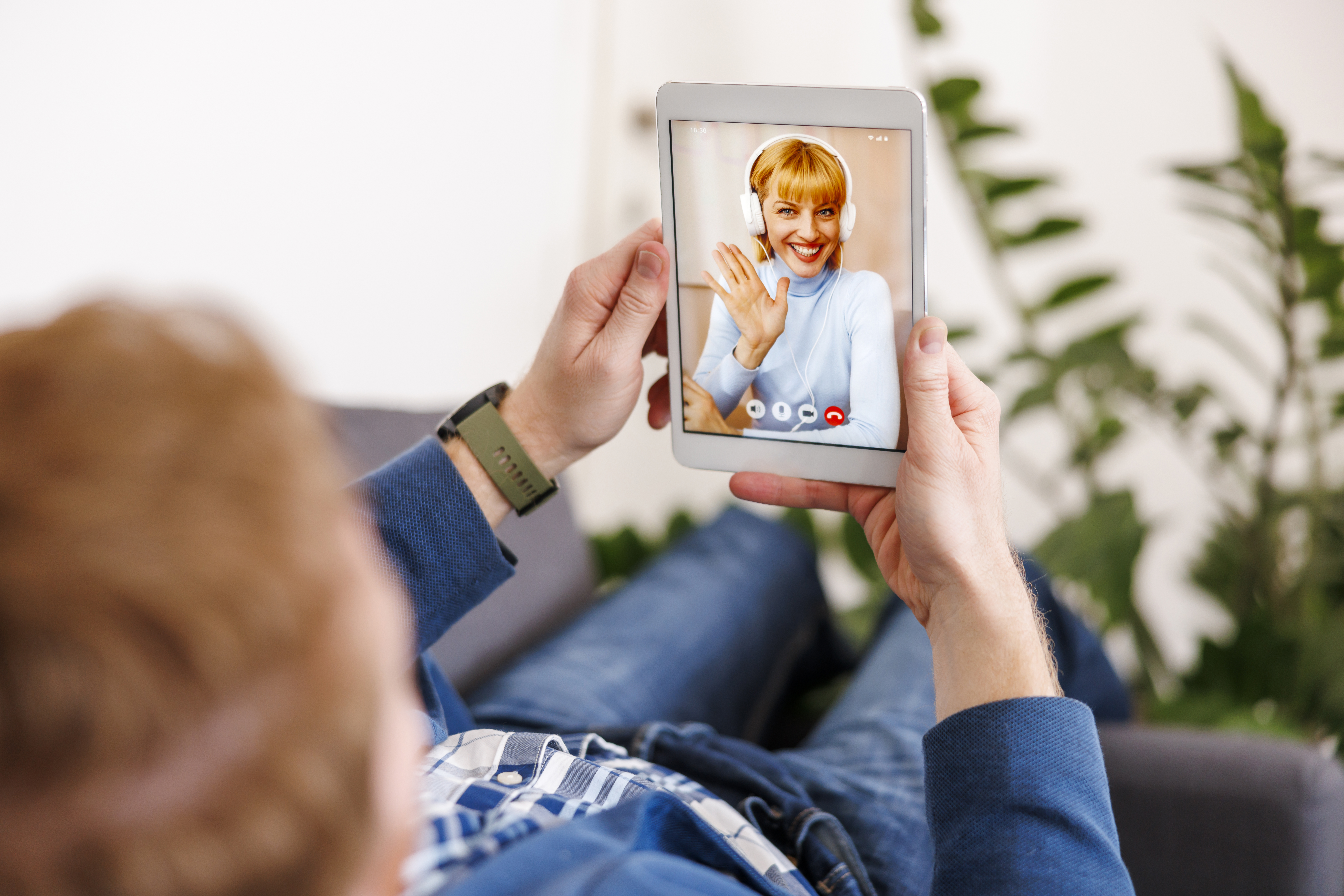 Confess my Feelings or Ghost – Ask April Advice Column April Masini Relationship Advice Expert is #1 Most Trusted forum for dating tips.